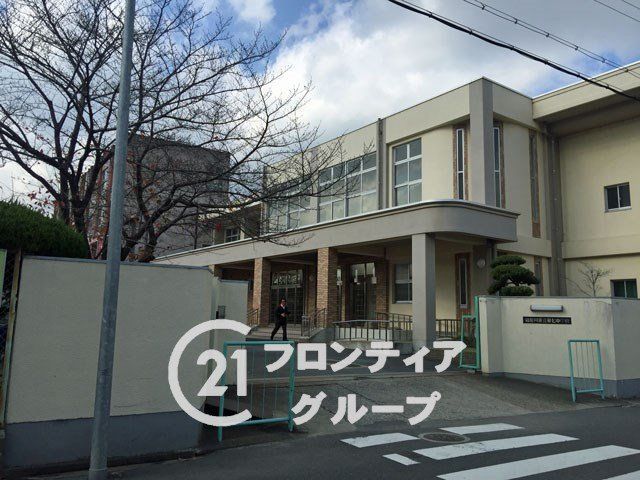 Renovated 3LDK House for Sale in Neyagawa City, Osaka - Thumbnail 2