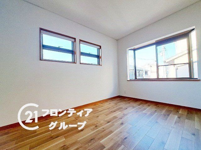 Renovated 3LDK House for Sale in Neyagawa City, Osaka - Thumbnail 4