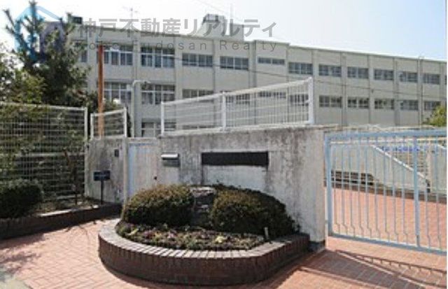 Renovated 4LDK House with Parking in Kobe's Ogura-dai - Thumbnail 3