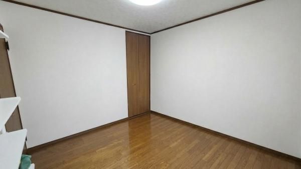 Move-in Ready 4-Bedroom House with Garage in Daito, Osaka - Thumbnail 4