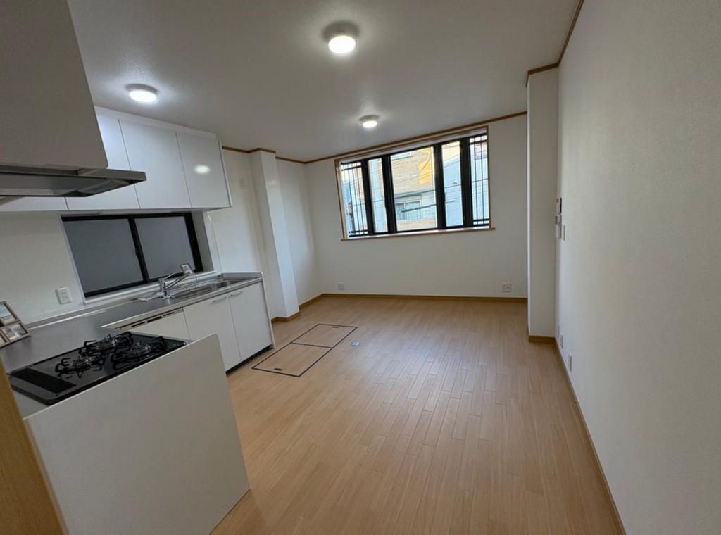 Renovated 3-Story Home with Elevator in Osaka's Higashisumiyoshi - Thumbnail 3