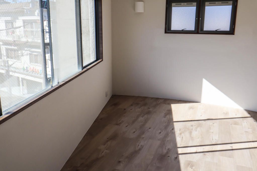 Designer House with Exposed Concrete in Toyonaka, Osaka - Thumbnail 3