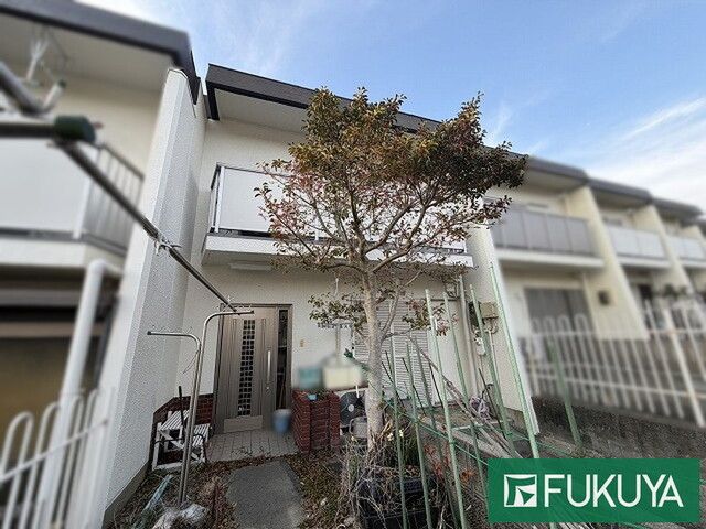 3LDK Terrace House for Sale in Kobe's Suma Ward - Image 1