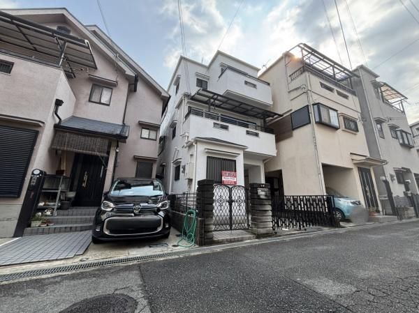 Renovated 5LDK House for Sale in Taishi-cho, Osaka - Thumbnail 2