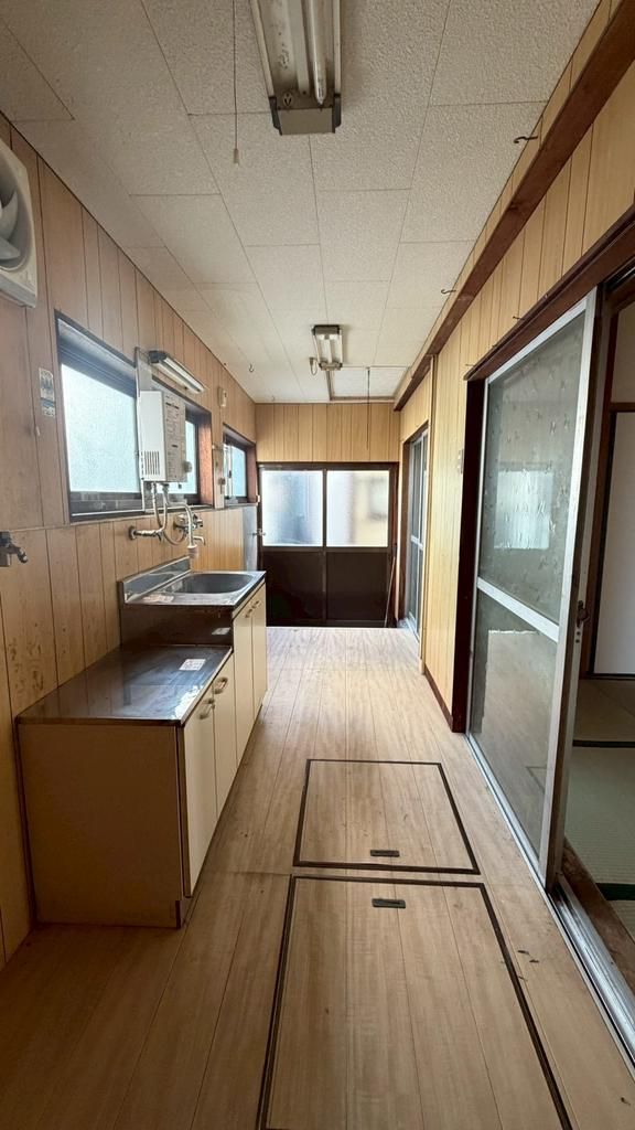 7DK House for Sale in Wakayama City, 103 sqm - Thumbnail 2