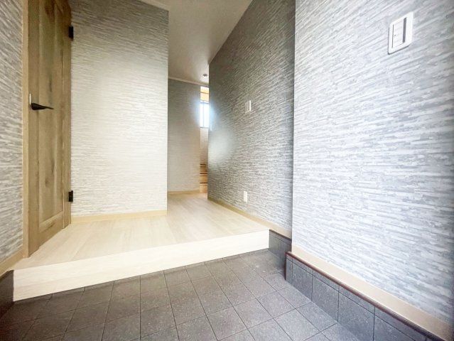 Renovated 3LDK Detached House for Sale Near Daido-Toyosato Station, Osaka - Thumbnail 4