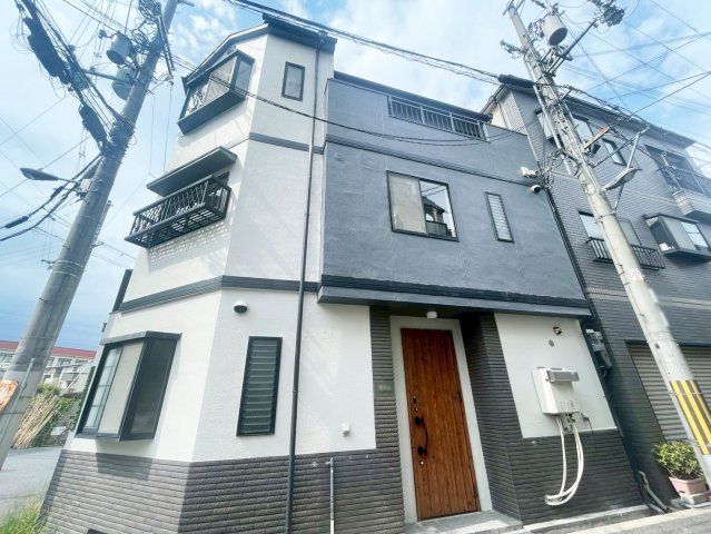Renovated 3LDK Detached House for Sale Near Daido-Toyosato Station, Osaka - Thumbnail 2