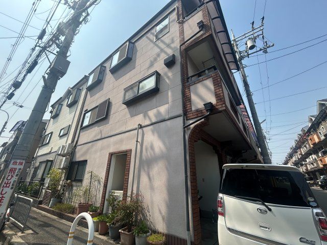 5LDK Three-Story Family House for Sale in Higashiosaka, Osaka - Thumbnail 2