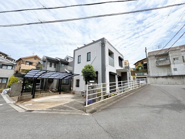 4LDK RC House for Sale in Nara City Near Gakuenmae Station - Thumbnail 2