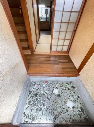 3DK Wooden House for Sale in Higashiosaka, Osaka - 5400000 Yen - Image 1