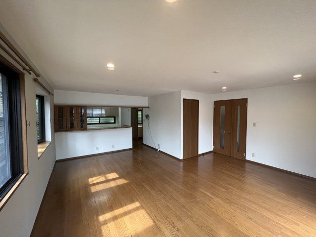 Two-Generation 4SLDK House for Sale in Takarazuka, Hyogo - Thumbnail 3