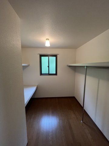 Two-Generation 4SLDK House for Sale in Takarazuka, Hyogo - Thumbnail 4