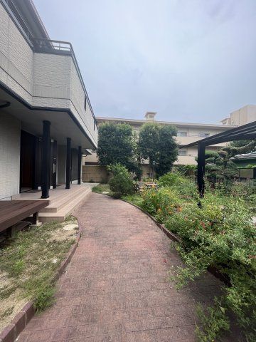 Two-Generation 4SLDK House for Sale in Takarazuka, Hyogo - Thumbnail 2