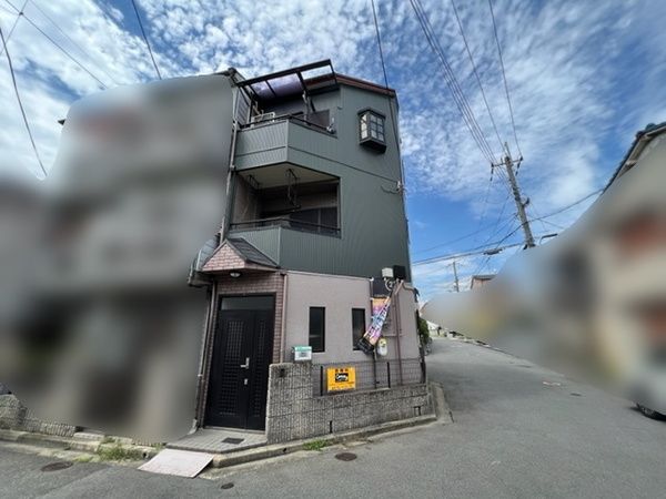 2LDK Detached House for Sale in Neyagawa, Osaka - Thumbnail 3