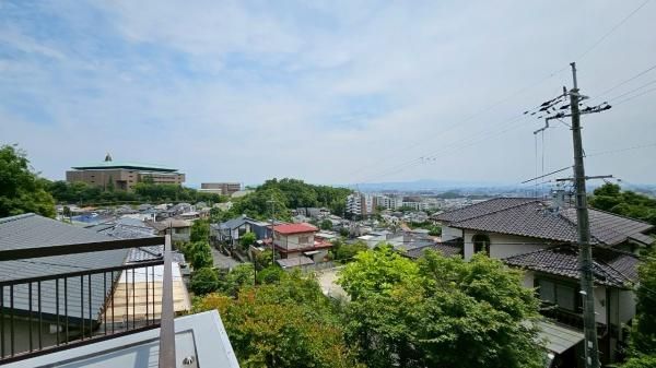 6LDK Family Home with Renovation Potential in Takatsuki, Osaka - Thumbnail 2