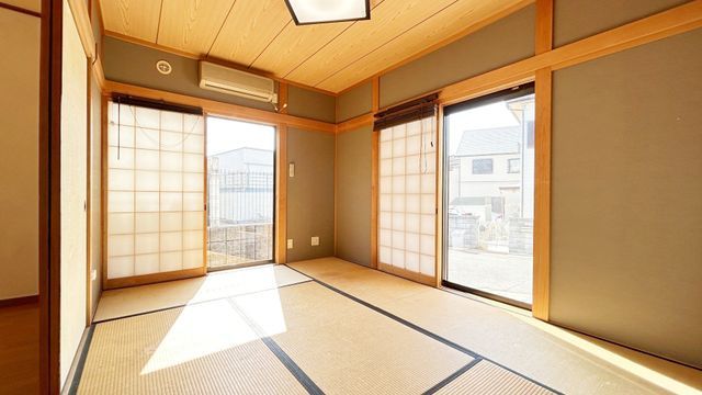 4SLDK Corner Lot House for Sale in Suita, Osaka - Thumbnail 3
