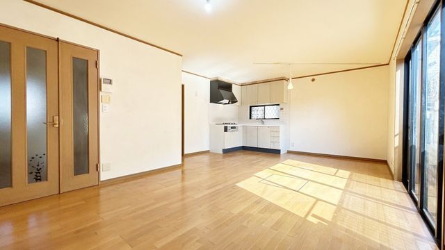 4SLDK Corner Lot House for Sale in Suita, Osaka - Thumbnail 2