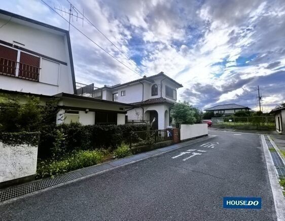 4LDK South-Facing Detached House for Sale in Ikeda City, Osaka - Thumbnail 2