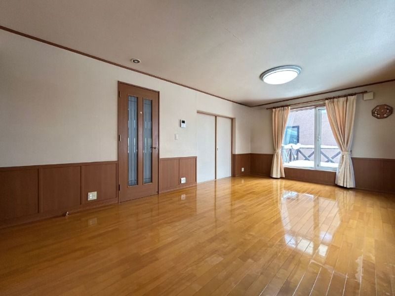 4LDK House for Sale in Hakodate, Hokkaido with 3+ Parking - Thumbnail 3