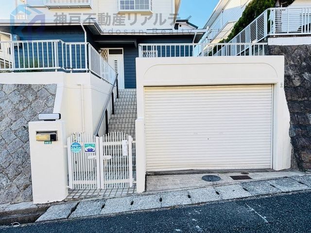 Renovated 3LDK House in Kobe's Sōyamachi with Garage - Thumbnail 2