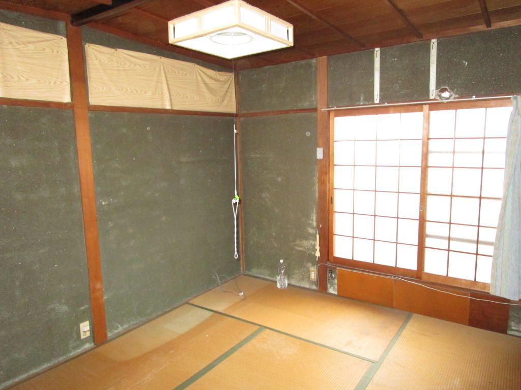 2LDK Terrace House for Sale in Matsubara, Osaka - Near Kawachi-Amami Station - Thumbnail 4