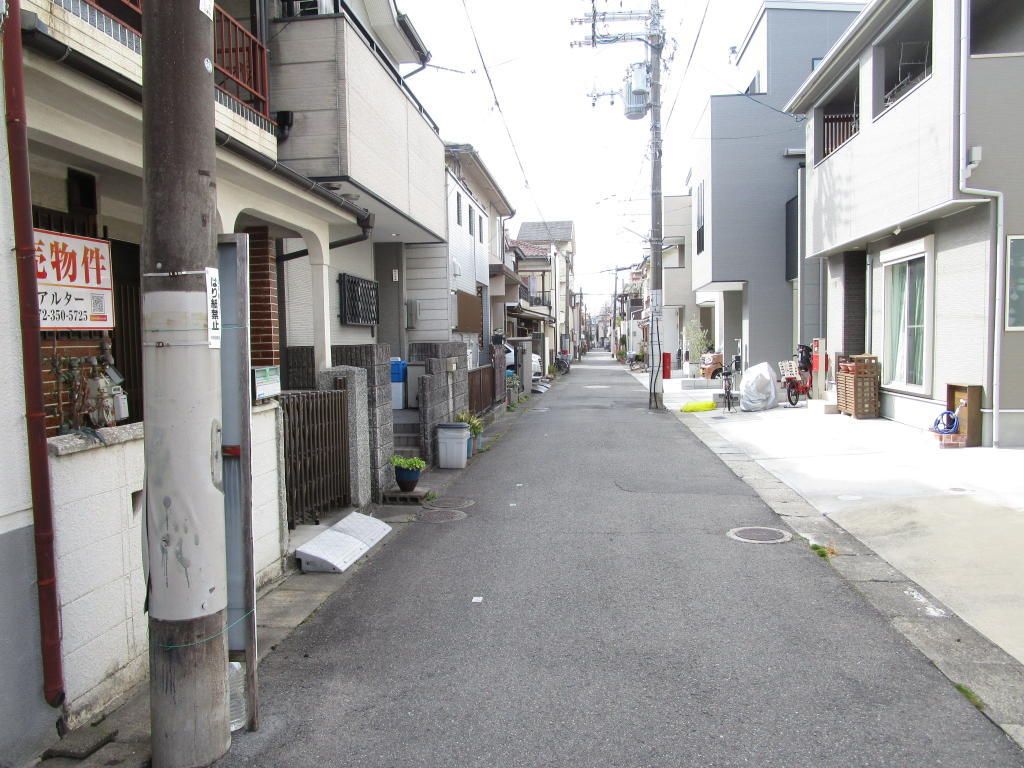 2LDK Terrace House for Sale in Matsubara, Osaka - Near Kawachi-Amami Station - Thumbnail 2