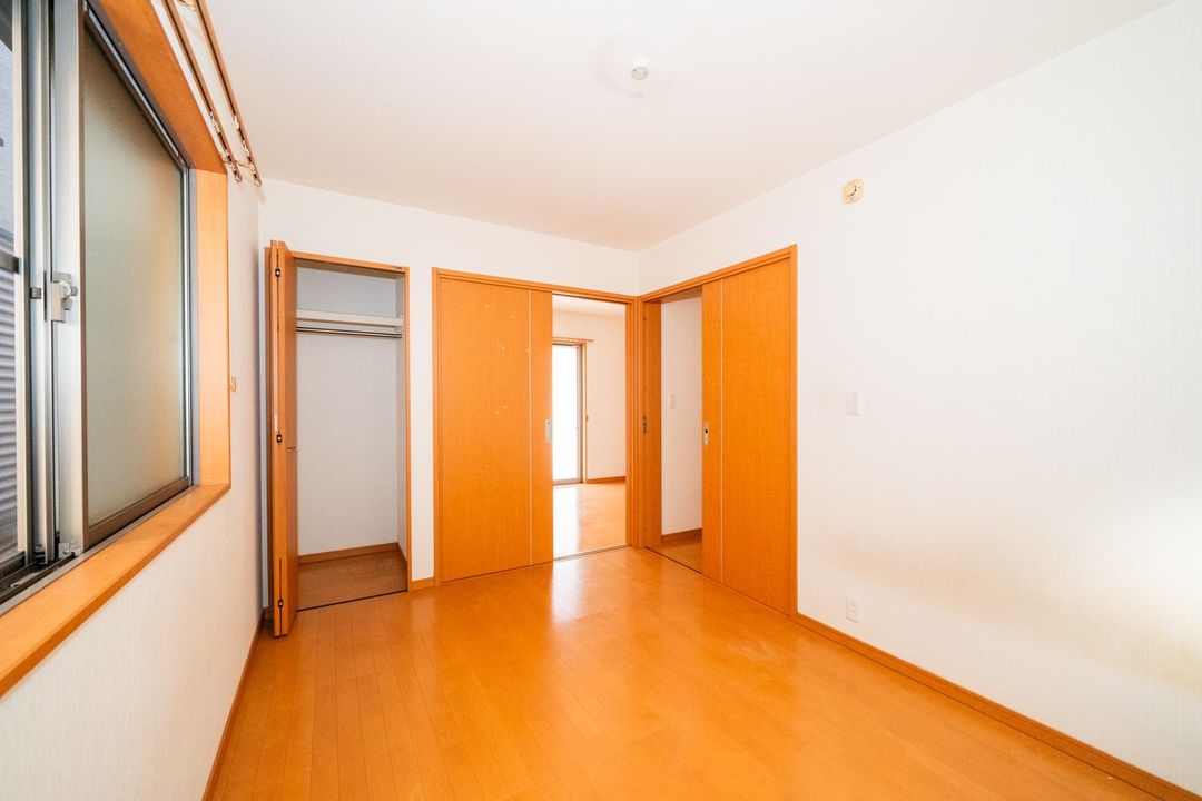 3LDK Detached House for Sale in Higashiosaka, Osaka - Thumbnail 2