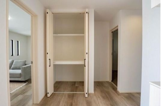 Modern 3LDK House for Sale in Wakayama City, Wakayama - Thumbnail 3