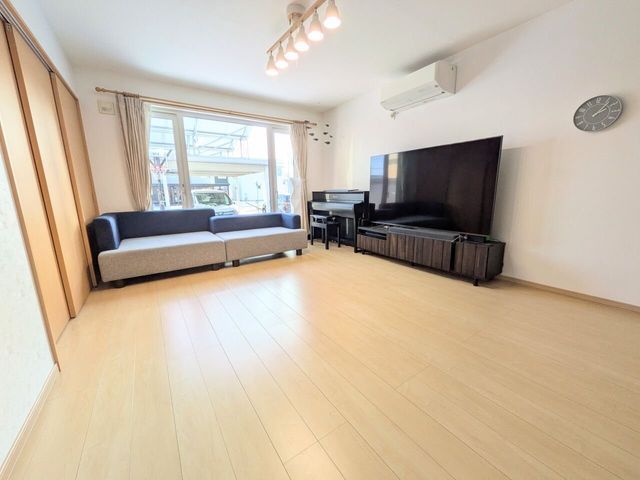 5LDK Family House with Solar & Wood Stove in Obihiro, Hokkaido - Thumbnail 2