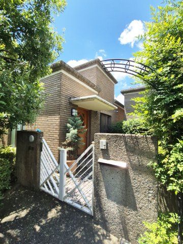 4LDK Designer House for Sale in Katsurazaka, Nishikyo-ku, Kyoto - Thumbnail 2