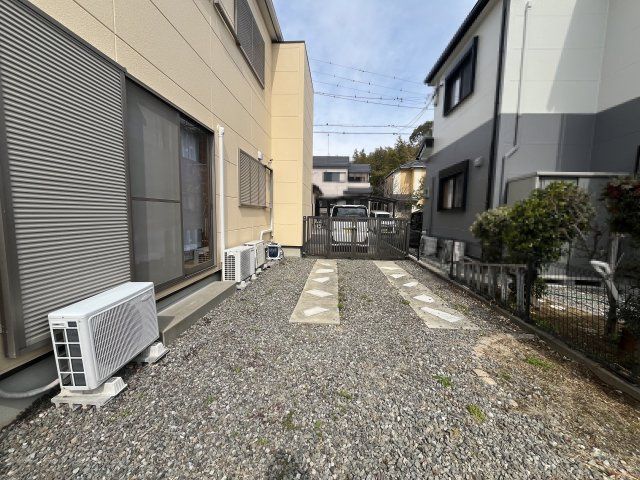 5LDK Detached House with Solar Panels & Garden in Izumi City, Osaka - Thumbnail 4