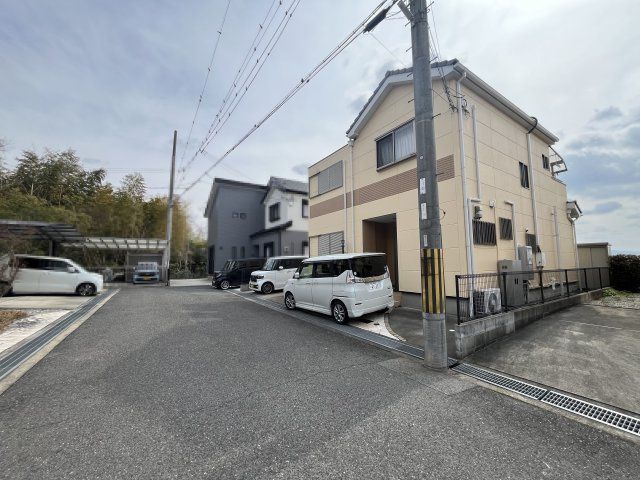 5LDK Detached House with Solar Panels & Garden in Izumi City, Osaka - Thumbnail 3