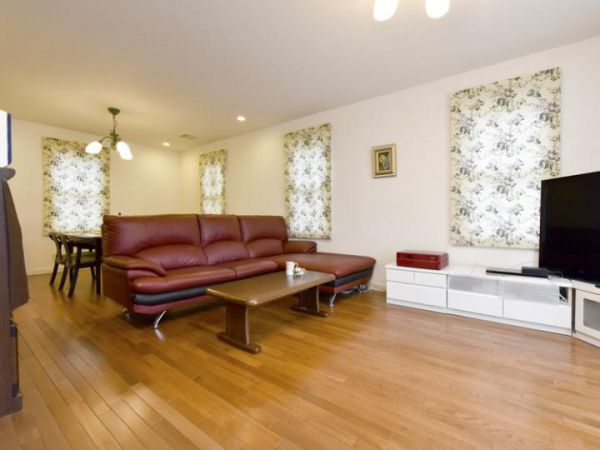 4LDK Detached House for Sale in Osaka Sayama City, Osaka - Thumbnail 2