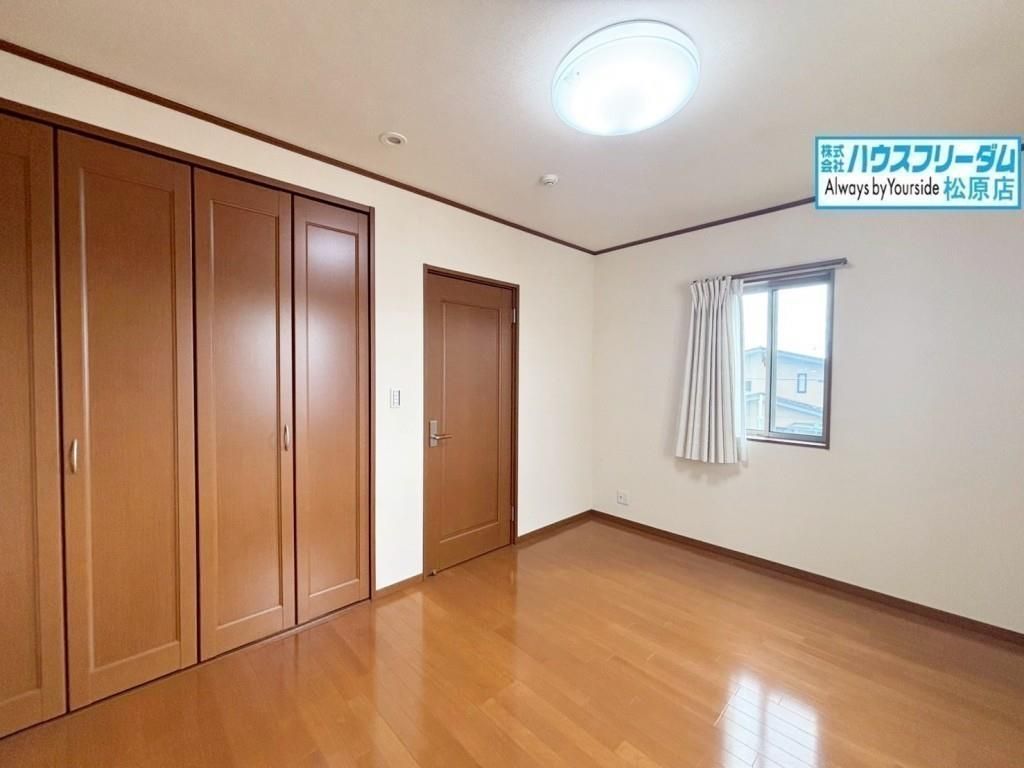 6SLDK House for Sale in Matsubara City, Osaka - Thumbnail 4