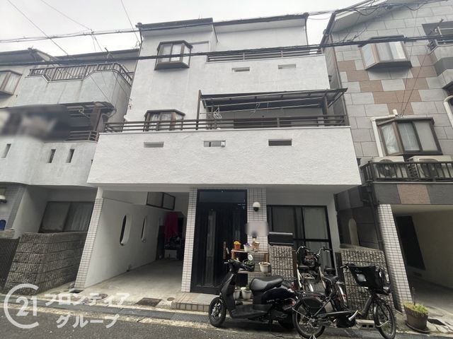 4DK Detached House with Built-in Garage in Higashi-Osaka - Thumbnail 2