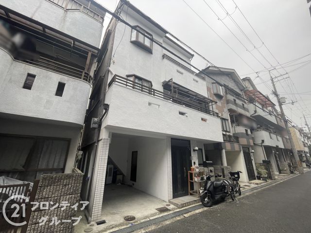 4DK Detached House with Built-in Garage in Higashi-Osaka - Thumbnail 3
