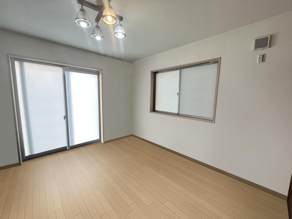 3LDK Wooden House for Sale in Tsurumi Ward, Osaka - Thumbnail 3