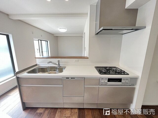 Renovated 3LDK House for Sale in Tarumi-ku, Kobe - Thumbnail 2