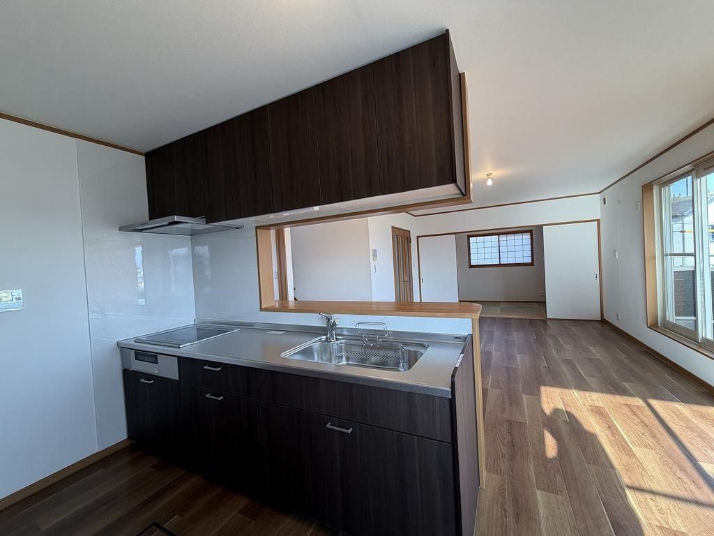 Renovated 4LDK All-Electric House for Sale in Izumisano, Osaka - Thumbnail 2