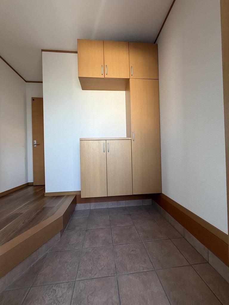 Renovated 4LDK All-Electric House for Sale in Izumisano, Osaka - Thumbnail 3