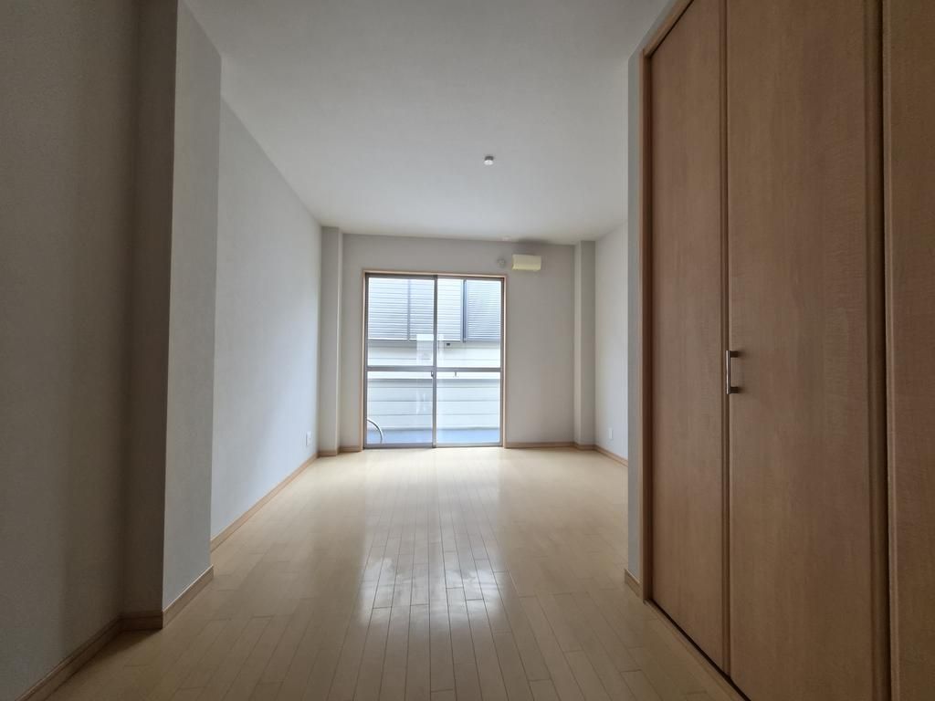 Renovated 3LDK House for Sale in Taisho Ward, Osaka - Thumbnail 2