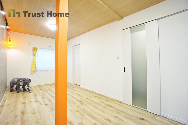 Renovated 3LDK Detached House for Sale Near Muko Station, Osaka - Thumbnail 4