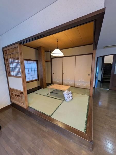 6SLDK Family House for Sale in Neyagawa, Osaka - Thumbnail 3