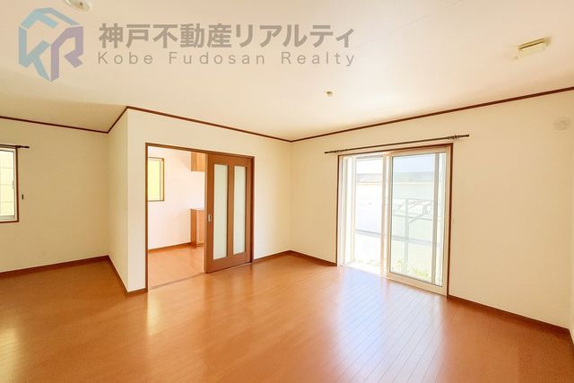 4LDK Detached House for Sale in Akashi, Hyogo - 12 Min Walk to Station - Thumbnail 2
