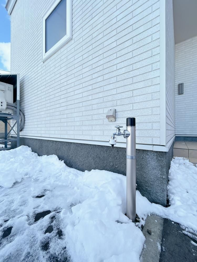 2018-Built 4LDK House in Tomakomai with 3 Parking Spaces - Image 1