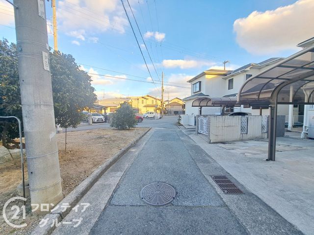 3LDK House with 3 Japanese Rooms & Parking in Kobe Nishi Ward - Thumbnail 3