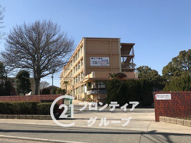3LDK House with 3 Japanese Rooms & Parking in Kobe Nishi Ward - Thumbnail 2