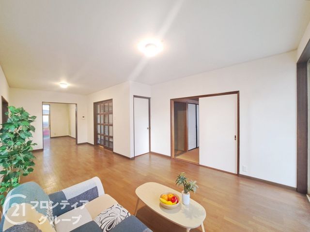 3LDK House with 3 Japanese Rooms & Parking in Kobe Nishi Ward - Thumbnail 4