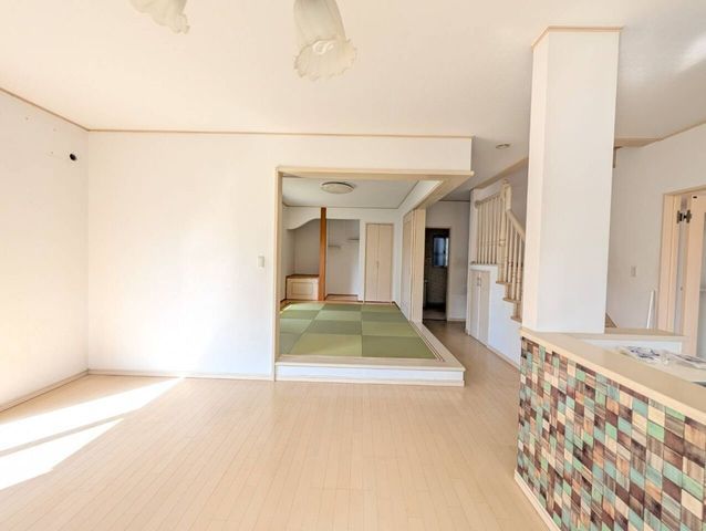 5LDK Family Home for Sale in Hofu, Yamaguchi - 140.5 sqm - Thumbnail 2