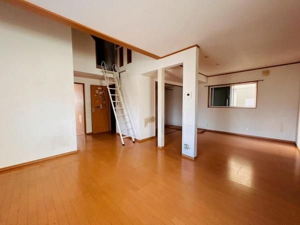 5LDK Two-Generation House for Sale in Izumiotsu, Osaka - Thumbnail 2